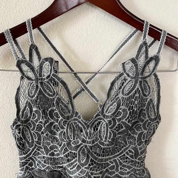 POL Lace Detail Ruffled Tank Top - Picture 3 of 15